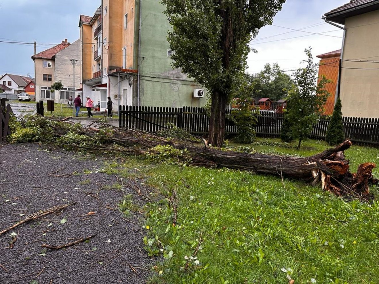 A tavaly júliusi vihar nyomai Gyergyócsomafalván •  Fotó: Márton László Szilárd