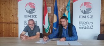 Csoportos panaszt indítanak a gyergyószentmiklósi zászlók visszahelyezéséért