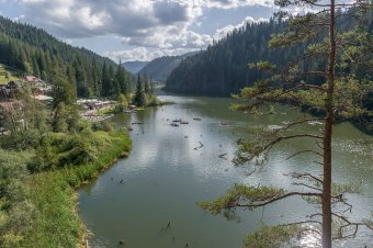 A Gyilkos-tónál törvénytelenül működő csónakázó miatt tartottak házkutatásokat