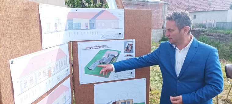 Több év kényszerszünet után végre elindulhatnak a munkálatok a gyergyócsomafalvi Csalóka óvodánál
