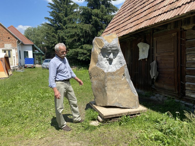Emléket állítanak Hazug Pistának