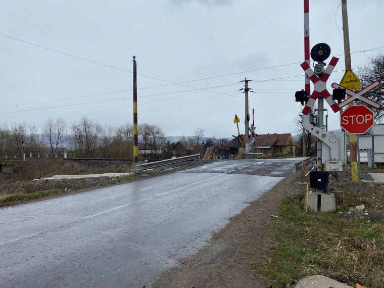 Négy személy életét vesztette egy vasúti átjárónál történt Bákó megyei balesetben, a mozdonyvezetőt vérvizsgálatra vitték