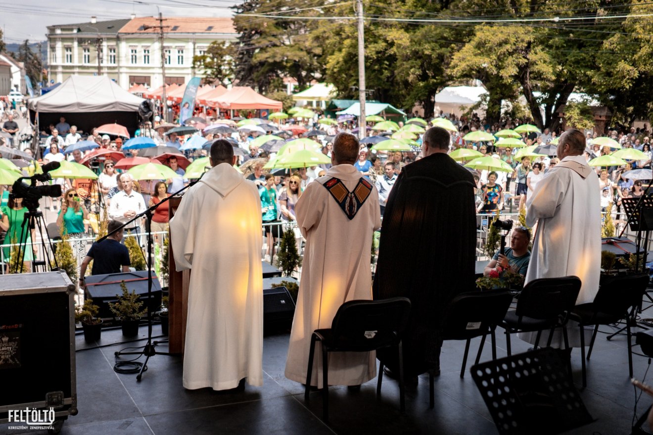•  Fotó: FeltöltŐ Keresztény Zenefesztivál
