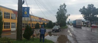 Épületeket „födött ki”, fákat döntött ki, kábeleket rongált meg a vihar Gyergyószentmiklós ipari negyedében