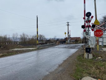 Négy személy életét vesztette egy vasúti átjárónál történt Bákó megyei balesetben, a mozdonyvezetőt vérvizsgálatra vitték