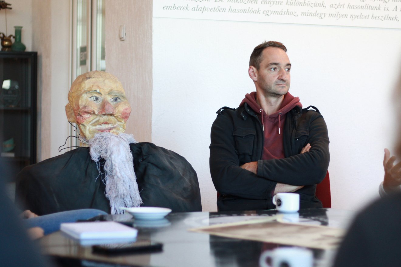 •  Fotó: Kozma Péter, Figura Stúdió Színház