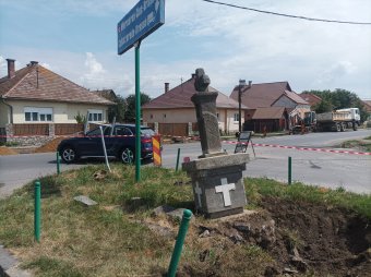 Körforgalom épül a kőkereszt helyén – Gyergyószentmiklós számtalan pontján dolgoznak