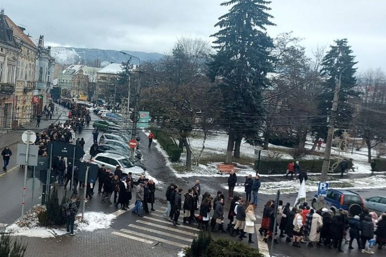 Búcsús üzenet: ne csak évente egy nap vegyük fel a mikulásjelmezt