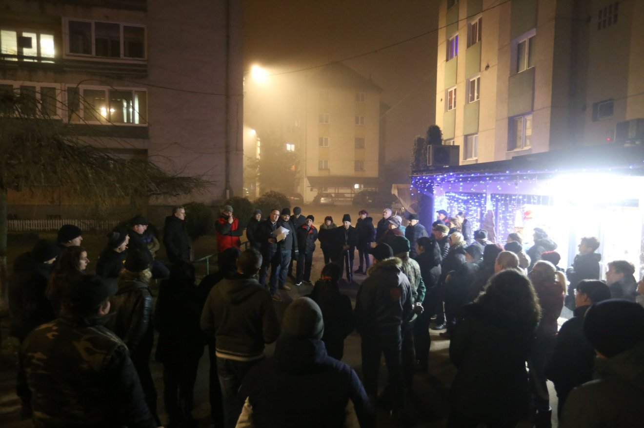 A hideg ellenére sokan részt vettek a lakossági fórumon •  Fotó: Nagy Zoltán Facebook oldala
