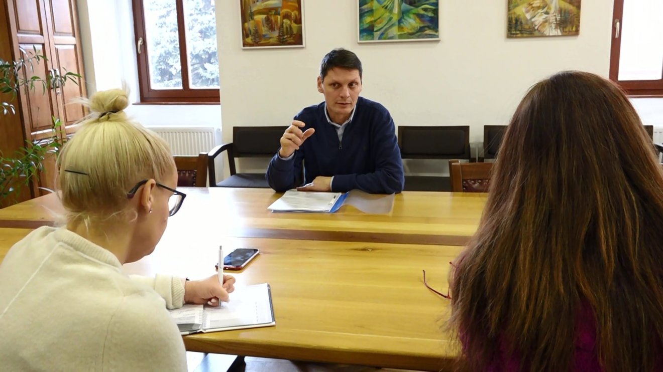 Gáll Szabolcs polgármester ismertette a napelempark-építés részleteit •  Fotó: Gergely Imre