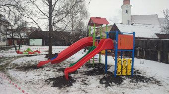 A tervezettnél sokkal többe került, de így is megépült a játszótér