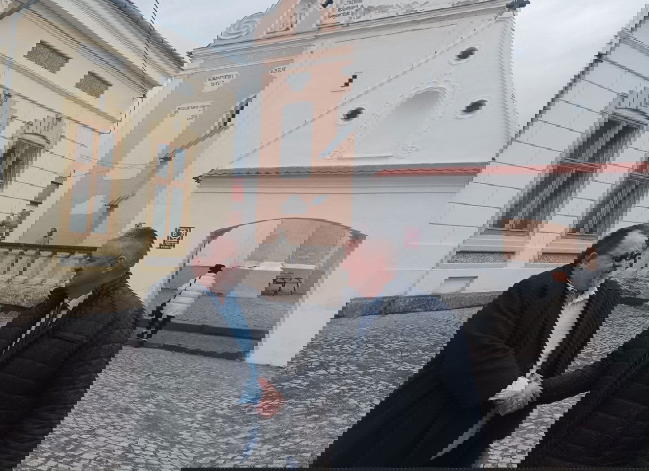 Kezet fogott Eigel Tibor és Len Emil Balázs. Előbbi az utóbbit támogatja •  Fotó: Gergely Imre