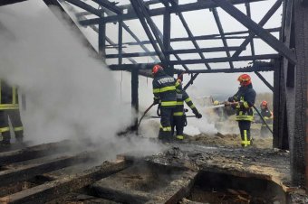 Kigyulladt egy fafeldolgozó Gyergyócsomafalván