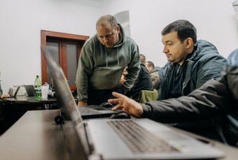Megtanítanák az embereket a mesterséges intelligencia használatára