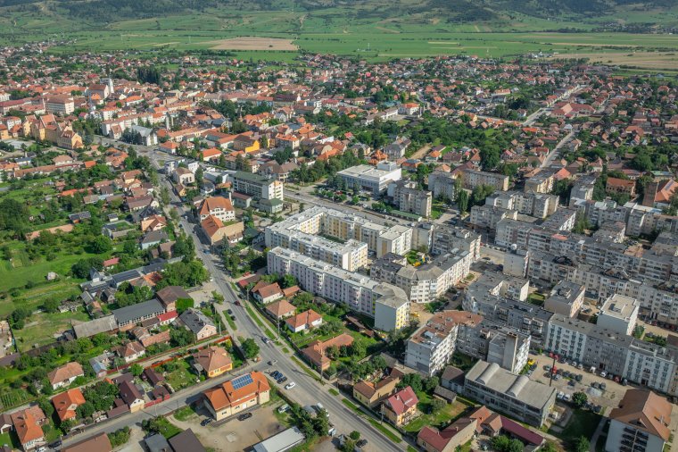 Drónokkal mérik fel a középfeszültségi oszlopok állapotát Gyergyószentmiklóson