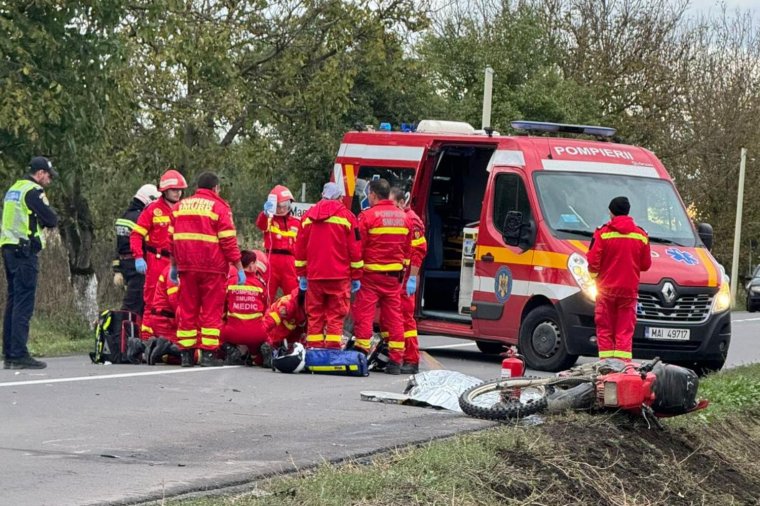 Motorkerékpár és autók ütköztek – ketten életüket vesztették