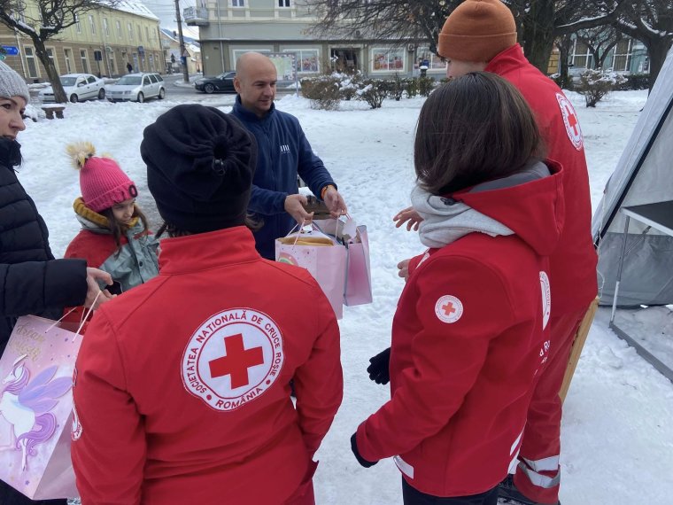 Ajándékot termő fa: adománygyűjtést szervez a gyergyószentmiklósi Vöröskereszt