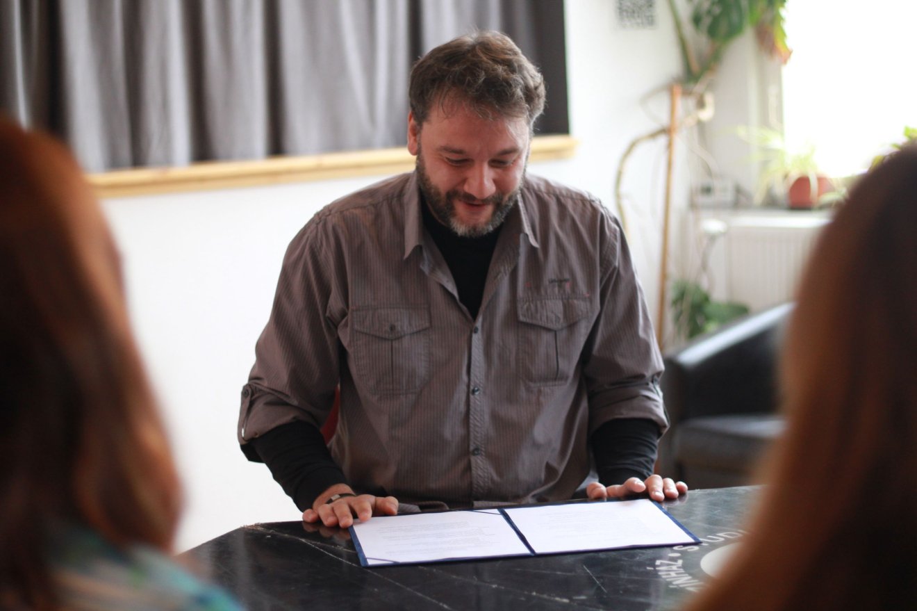 •  Fotó: Kozma Péter, Figura Stúdió Színház