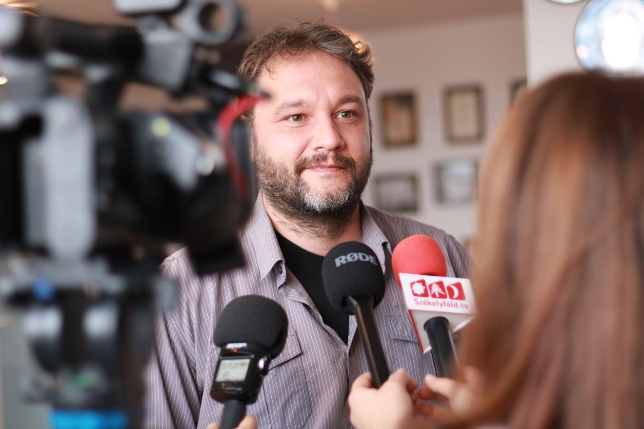 •  Fotó: Kozma Péter, Figura Stúdió Színház