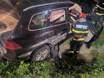 Súlyos baleset Sáromberkénél: fának csapódott egy autó