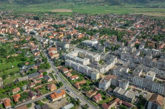 Drónokkal mérik fel a középfeszültségi oszlopok állapotát Gyergyószentmiklóson