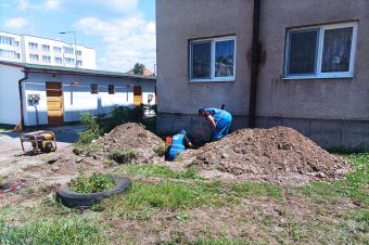 Napokon belül véglegesen lezárhatják a régi vízvezetéket az egyik gyergyószentmiklósi lakónegyedben