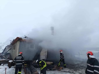 Istállótűz Gyergyóremetén: mintegy 500 négyzetméteren pusztítottak a lángok