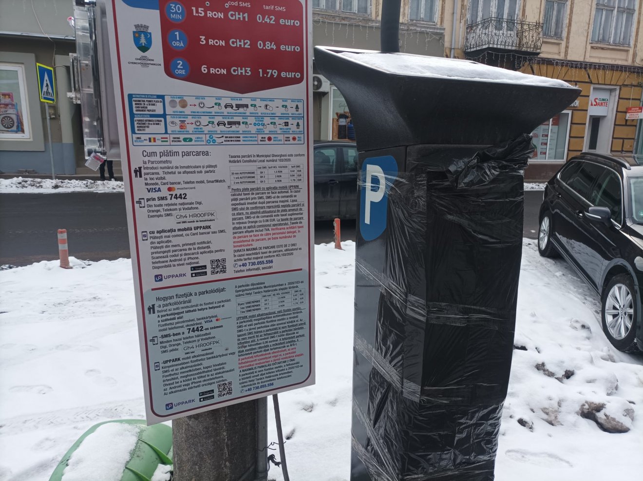 A parkolóórák 2020-től egy percig sem működtek. Vannak ugyan tájékoztató táblák a fizetéses parkolásra vonatkozóan, de ezeket is aktualizálni kell