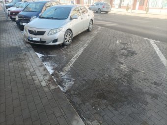 Itt a tavasz, hétfőtől nekilátnak a csúszásgátló anyagok feltakarításának