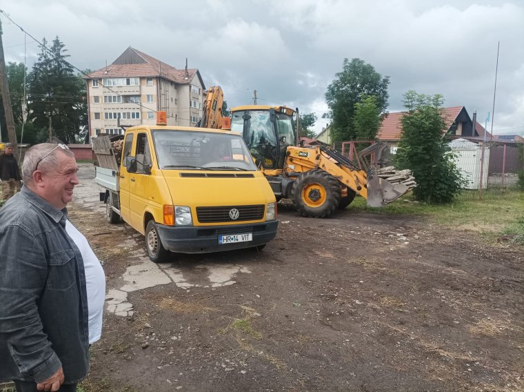 Kaszálással és parkolással indult a városi átszervezés