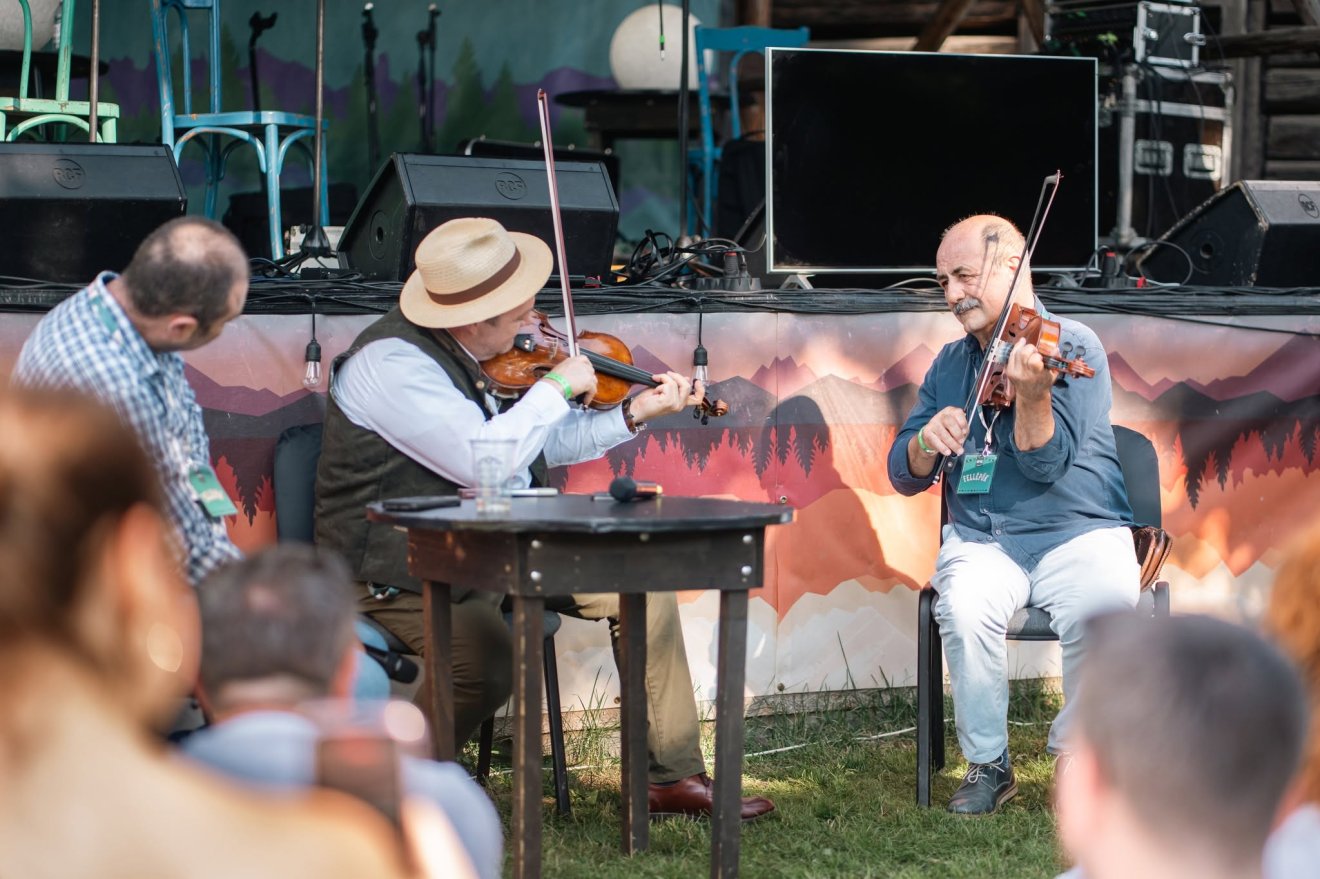 &bullet;  Fotó: Folk and Roll / Facebook
