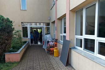 Kiköltöztek a felnőtt sérültek az eddigi otthonukból, de valószínűleg nem véglegesen