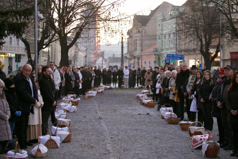 Új hagyomány születik Gyergyószentmiklóson – közösségi eledelszentelés a város szívében