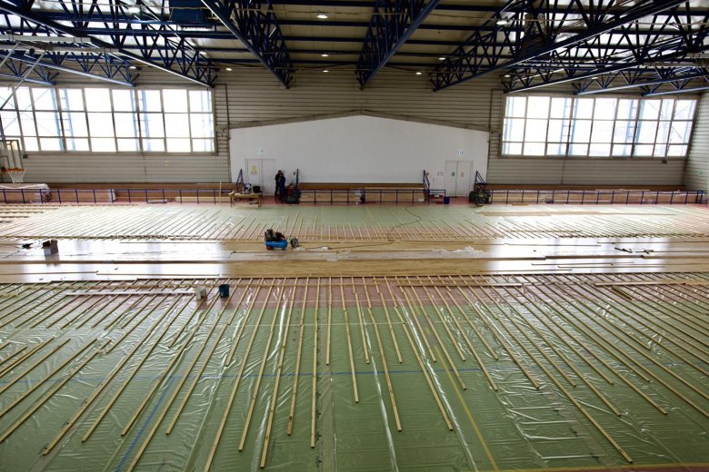 Korszerű sportpadlót kap a gyergyószentmiklósi sportcsarnok