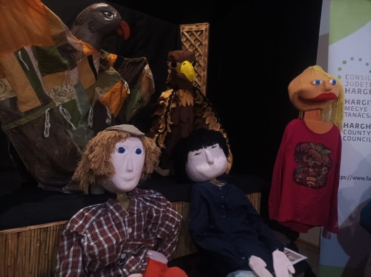 Óriásbábokat is bevetnek az újonnan induló gyergyószentmiklósi bábszínházas fesztiválon