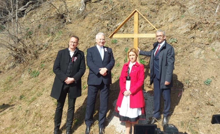 Keresztállítás a nemzeti ünnepen Gyergyószentmiklóson