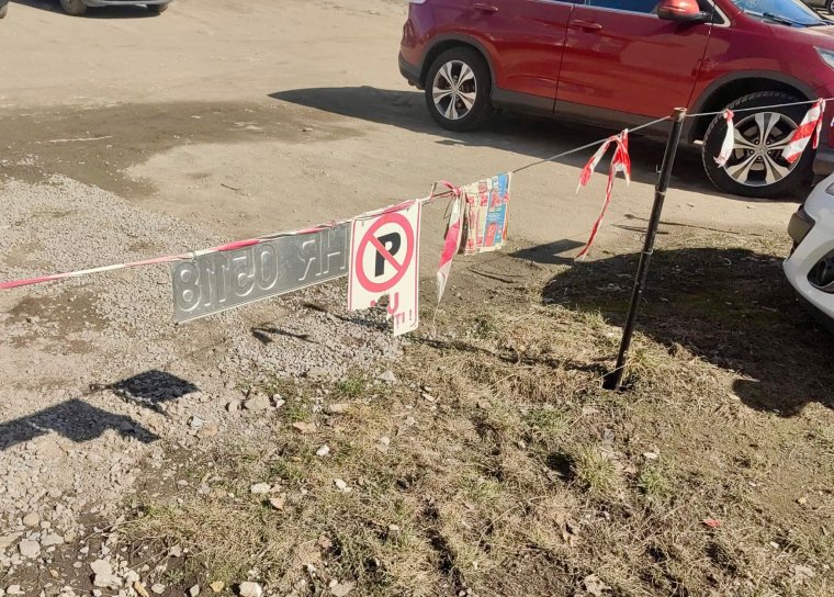 Felszámolják az önkényesen elfoglalt „magánparkolókat” Gyergyószentmiklóson