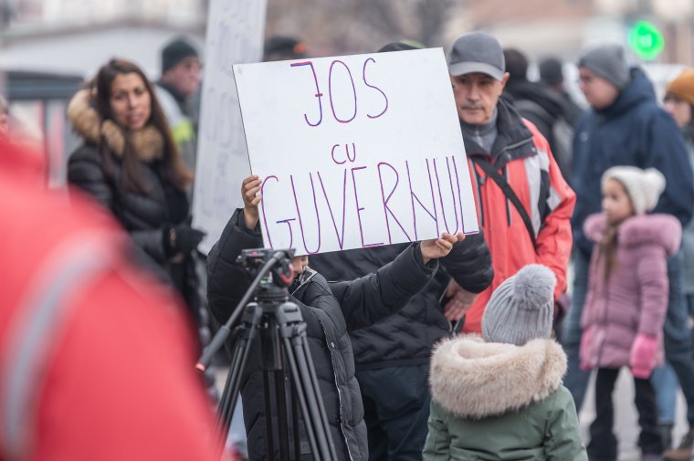 Több városban is tüntettek a helyi adók drasztikus emelése miatt az AUR felhívására