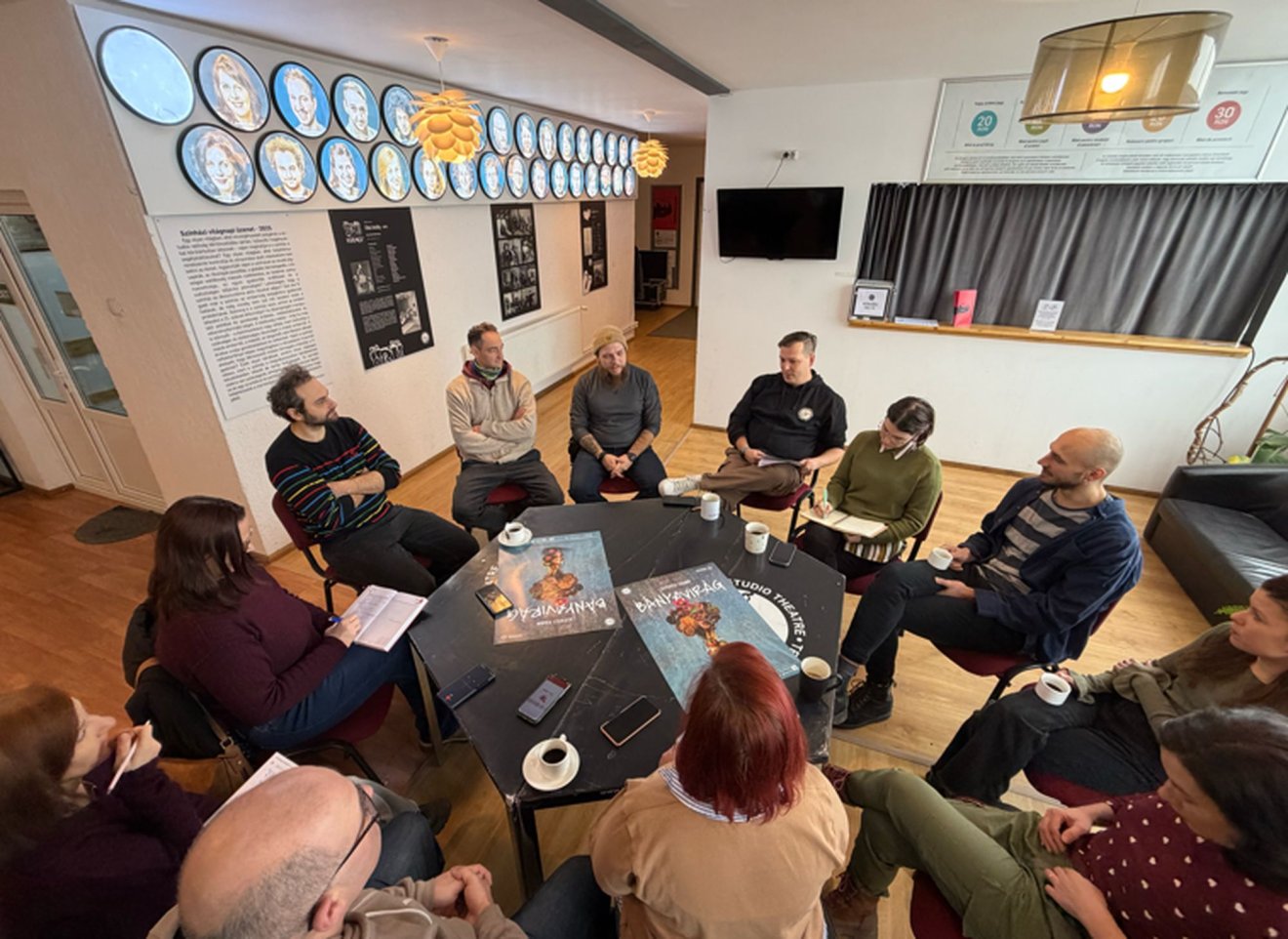 &bullet;  Fotó: Kozma Péter, Figura Stúdió Színház