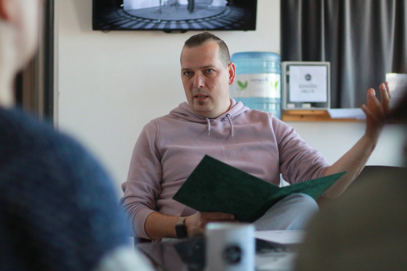 &bullet;  Fotó: Kozma Péter, Figura Stúdió Színház