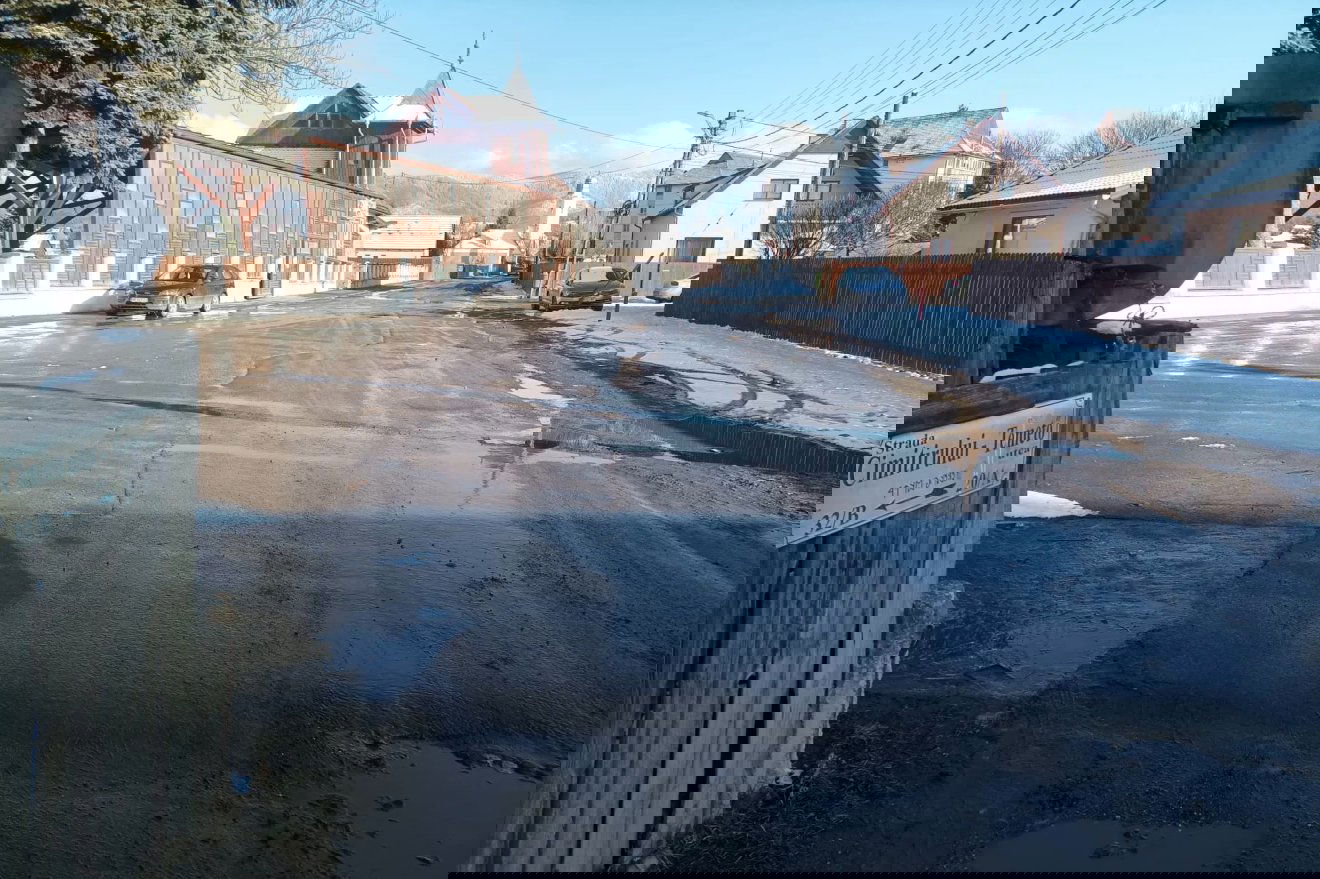 Ráfér a Temető utcára az új aszfalt &bullet;  Fotó: Gergely Imre