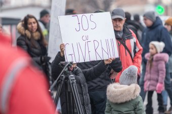 Több városban is tüntettek a helyi adók drasztikus emelése miatt az AUR felhívására