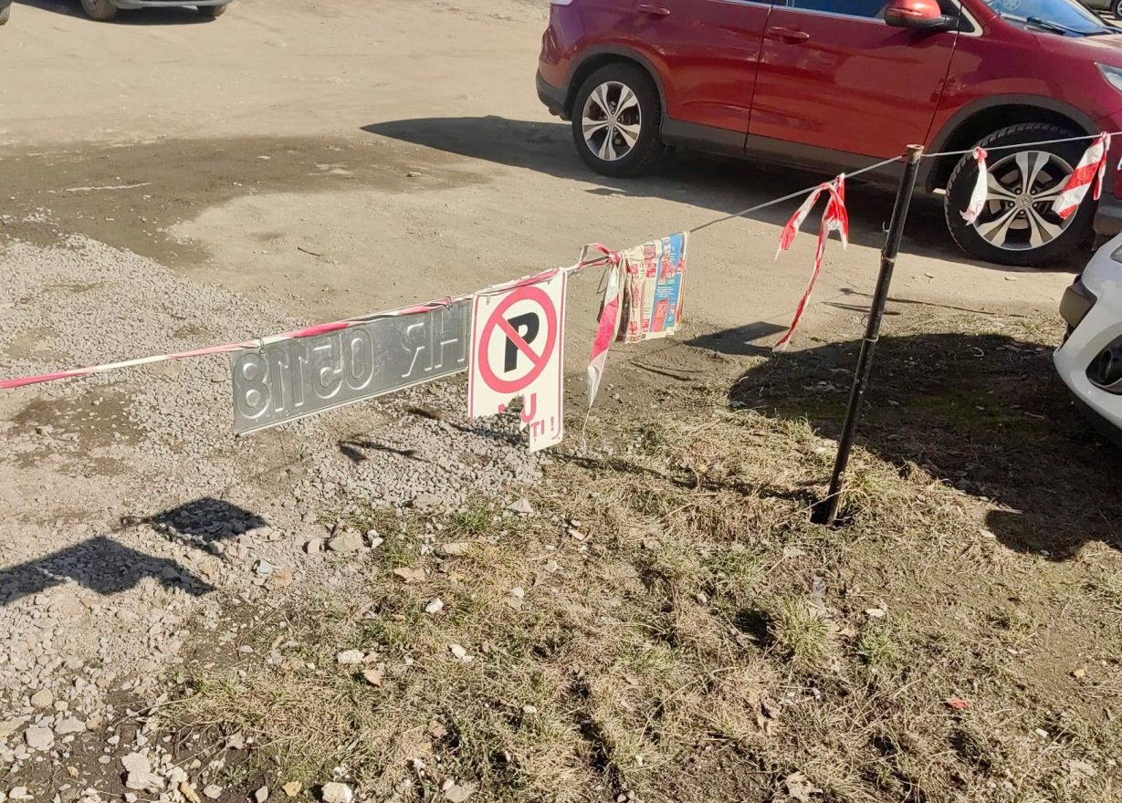 Felszámolják az önkényesen elfoglalt „magánparkolókat” Gyergyószentmiklóson