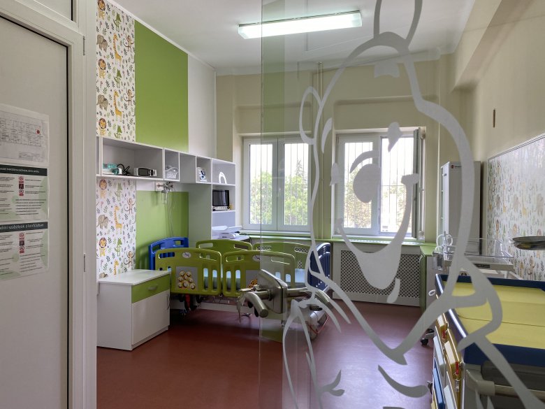 A Gyergyószentmiklósi Városi Kórház gyermekambulanciája is Rebeka munkája során újult meg •  Fotó: Albert Eszter