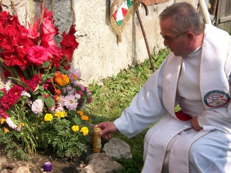 Ártatlan áldozatokért szólt a felszegi csengettyű harangja