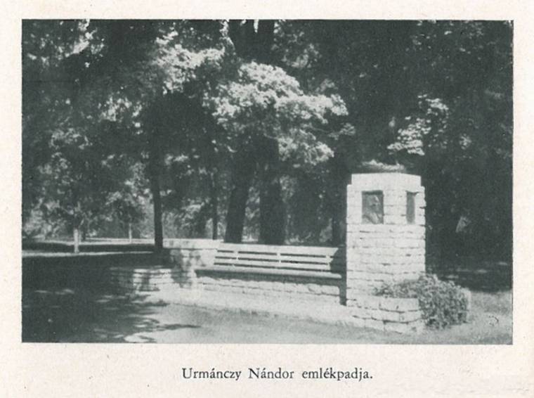 Visszaállítják Urmánczy Nándor emlékpadját