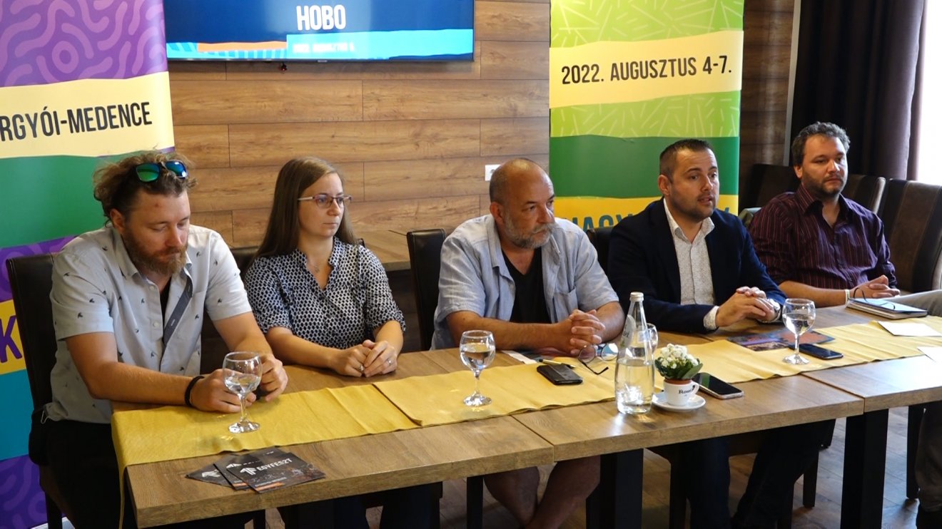 Balról jobbra: Molnár-Csorba Zsombor, Böjte Andrea, Kassay Péter, Barti Tihamér, Albu István •  Fotó: Bagi József