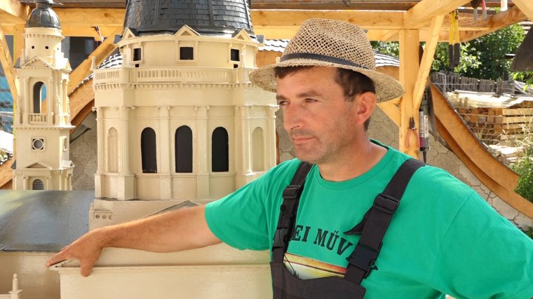 A budapesti Szent István-bazilika kicsinyített mása Ditróban