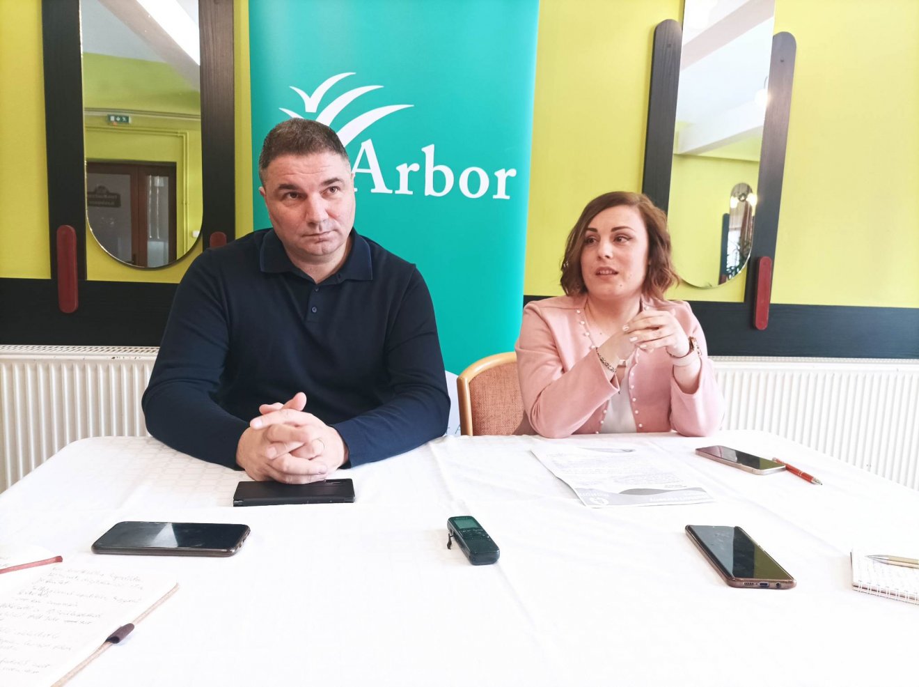 Barabás Csaba és Parajdi Borbála a keddi sajtótájékoztatón •  Fotó: Gergely Imre