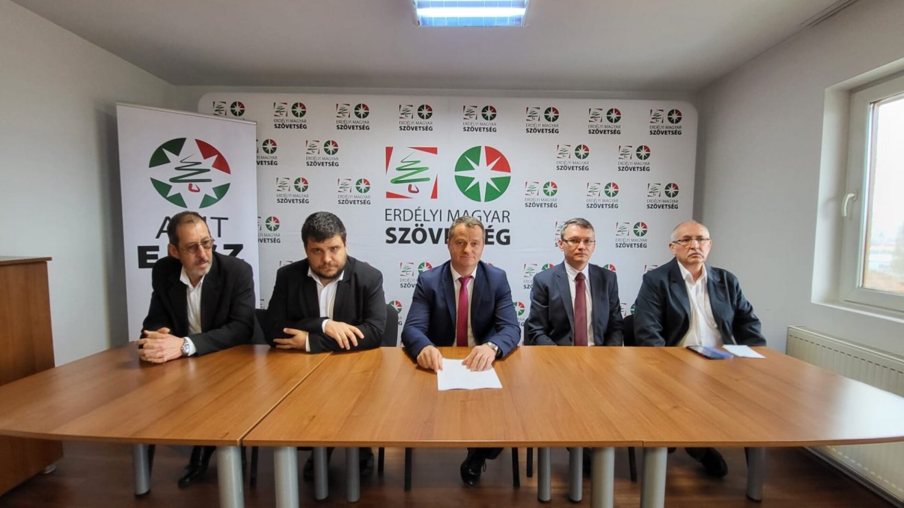 Az EMSZ vezetői a megalakulás bejelentéséről szóló novemberi sajtótájékoztatón: Mosdóczi Vilmos, Sorbán Attila Örs, Mezei János, Csomortányi István és Toró T. Tibor •  Fotó: EMSZ.org